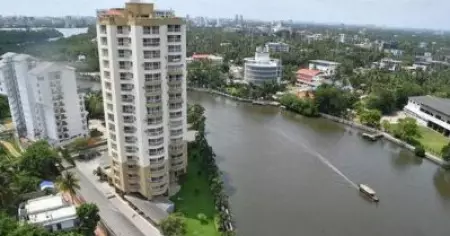 മരട് ഫ്‌ളാറ്റ് കേസ്: പഞ്ചായത്ത് സെക്രട്ടറിയെ വിജിലന്‍സും അറസ്റ്റു ചെയ്തു; നടപടി നിയമം ലംഘിച്ച് അനുമതി നല്‍കിയതിന്