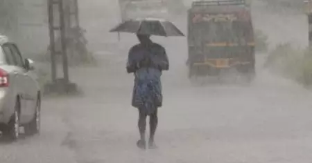 അട്ടപ്പാടിയിലും കോന്നിയിലും മണ്ണിച്ചില്‍; മഴയില്‍ സംസ്ഥാനത്തിന്റെ വിവിധ ഭാഗങ്ങളില്‍ കനത്ത നാശം