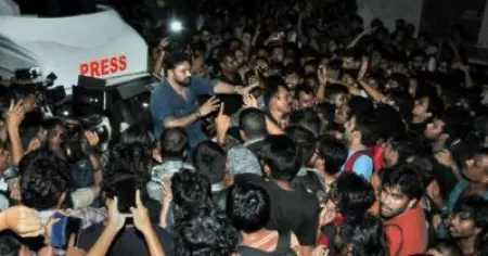പാട്ടുകാരനായ കേന്ദ്രമന്ത്രിക്കെതിരെ പാട്ടുപാടി വിദ്യാര്‍ഥികളുടെ പ്രതിഷേധം; ജാദവ്പുര്‍ സര്‍വകലാശാലയില്‍ നടന്നത്- വീഡിയോ