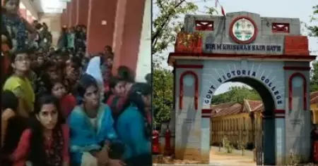 ഗവ.വിക്റ്റോറിയ കോളേജില്‍ പെണ്‍കുട്ടികളുടെ പ്രതിഷേധം ; ആദിവാസി പെണ്‍കുട്ടിയെ ആശുപത്രിയില്‍ തനിച്ചാക്കി അധ്യാപകര്‍ തിരികെ പോന്നെന്ന് പരാതി
