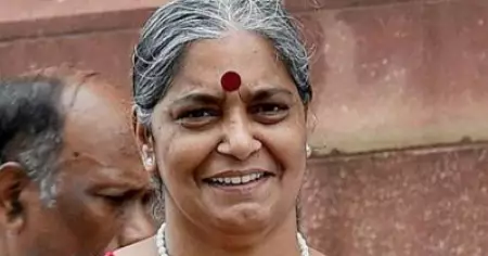 'ഇടതുപക്ഷത്തിന്റെ സത്യസന്ധതയെ ചോദ്യം ചെയ്യുന്ന തരത്തില്‍ കേസ് മാറരുത് ; വാളയാര്‍ കേസില്‍ പുനരന്വേഷണം  വേണമെന്ന് ആനി രാജ