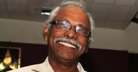 പ്രവാസ കൈരളി സാഹിത്യ പുരസ്‌കാരം: അവാര്‍ഡ് തുക വാളയാര്‍ പെണ്‍കുട്ടികളുടെ അമ്മയ്ക്ക് കൈമാറുമെന്ന് കാരശ്ശേരി; 'നീതി ഉറപ്പാക്കാനുള്ള പ്രതിരോധം'
