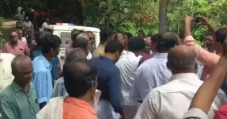 'കൈ പിടിച്ച് തിരിച്ചു, കൊല്ലുമെന്ന് ഭീഷണിപ്പെടുത്തി'; അന്‍വറിന്റെ തടയിണ സന്ദര്‍ശിക്കാന്‍ പോയപ്പോഴുണ്ടായ ആക്രമണത്തെക്കുറിച്ച് കുസുമം ജോസഫ്; വീഡിയോ