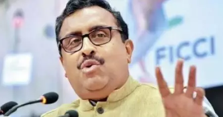 മണിപ്പൂരിലേക്ക് ഐ.എല്‍.പി വിസയെടുത്ത് ബി.ജെ.പി ദേശീയ ജനറല്‍ സെക്രട്ടറി; ഒരു രാജ്യം ഒരൊറ്റ നിയമം ഒക്കെ പോയോ എന്ന് സോഷ്യല്‍ മീഡിയ
