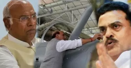 'ഇത് പാരമ്പര്യത്തിന്റെ ഭാഗം, പ്രശ്‌നം നിരീശ്വരവാദിയായത്'; കോണ്‍ഗ്രസ് നേതാക്കളെ തമ്മിലടിപ്പിച്ച് രാജ്‌നാഥ് സിങ്ങിന്റെ 'റഫാല്‍ ശസ്ത്രപൂജ'