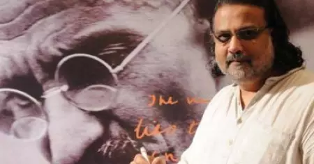 'സവര്‍ക്കര്‍ മഹാത്മാ ഗാന്ധിയുടെ കൊലപാതകത്തിന് ഒത്താശ ചെയ്ത ആളാണ്'; ഭാരത് രത്‌ന നല്‍കുന്നതിന് പിന്നിലെ അജണ്ട മനസിലാക്കണമെന്ന് തുഷാര്‍ ഗാന്ധി
