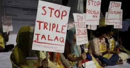 മുത്വലാഖ് ചൊല്ലി ഭാര്യയെയും രണ്ടു കുഞ്ഞുങ്ങളെയും ഉപേക്ഷിച്ചു; കോഴിക്കോട് സ്വദേശിക്കെതിരെ മുത്വലാഖ് നിരോധന നിയമപ്രകാരം കേസെടുത്തു