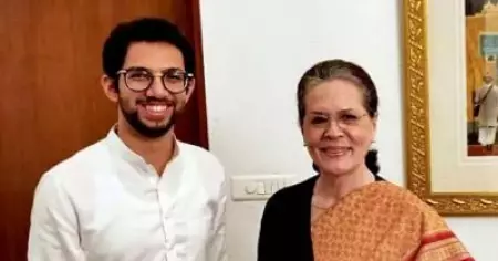 സോണിയാ ഗാന്ധിയെ സന്ദര്‍ശിച്ച് ആദിത്യ താക്കറെ; ഉദ്ദവിന്റെ സത്യപ്രതിജ്ഞയ്ക്ക് ക്ഷണിച്ചു