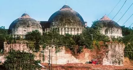 'അയോധ്യ വിധിയില്‍ 99% മുസ്‌ലിങ്ങള്‍ക്കും റിവ്യൂ ഹര്‍ജി കൊടുക്കണമെന്നാണ് നിലപാട്'; നീതിന്യായ വ്യവസ്ഥയില്‍ വിശ്വസിക്കുന്നുവെന്ന് മുസ്‌ലിം വ്യക്തി നിയമ ബോര്‍ഡ്