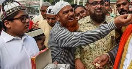 നബിദിന ഘോഷയാത്രക്ക് 2 കോടി രൂപ അനുവദിച്ച് ബ്രിഹണ്‍ മുംബൈ കോര്‍പ്പറേഷന്‍; 'ഈ തീരുമാനം മികച്ച സന്ദേശം നല്‍കുകയും സൗഹാര്‍ദം വളര്‍ത്തുകയും ചെയ്യും'
