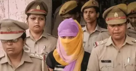 ചിന്മയാനന്ദിനെതിരെ ലൈംഗികാക്രമണത്തിന് പരാതി നല്‍കിയ നിയമവിദ്യാര്‍ഥിക്ക് പരീക്ഷാ വിലക്ക് ഏര്‍പ്പെടുത്തി സര്‍വ്വകലാശാല