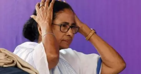 ഈ പണി പറ്റില്ലെങ്കില്‍ ഉപേക്ഷിച്ച് വല്ല നാടകത്തിലും അഭിനയിക്കാന്‍ പോകൂ; ആദിവാസി മേഖലയില്‍ ബി.ജെ.പിയുടെ പോഷക സംഘടനയെ നിയന്ത്രിക്കാത്ത പൊലീസിനോട് മമത
