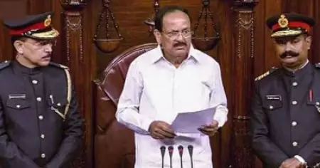 രാജ്യസഭാ മാര്‍ഷല്‍മാരുടെ യൂണിഫോം: കരസേന ഉദ്യോഗസ്ഥര്‍ക്ക് അതൃപ്തി; പുനഃപരിശോധിക്കുമെന്ന് വെങ്കയ്യനായിഡു