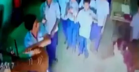 വനിതാ ശിശു ക്ഷേമ ഉദ്യോഗസ്ഥയെ വിദ്യാര്‍ഥികള്‍ മര്‍ദ്ദിച്ചു; മാനേജ്‌മെന്റിന്റെ നിര്‍ദേശപ്രകാരമെന്ന് ആരോപണം