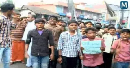 'കടിച്ച പാമ്പിനേക്കാള്‍ വിഷമാണ് സ്‌കൂളിലെ അധ്യാപകര്‍ക്ക്, എല്ലാവരും കൂടി അവളെ കൊന്നതാണ്'; ഷഹ്‌ലക്ക് നീതിയാവശ്യപ്പെട്ട് വിദ്യാര്‍ഥികളുടെ സമരം