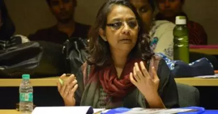 'ജീവന്‍ വേണോ പ്രൊഫഷന്‍ വേണോ എന്നതാണ് അവര്‍ നേരിടുന്ന ചോദ്യം'; കശ്മീരില്‍ മാധ്യമങ്ങള്‍ വെന്റിലേറ്ററിലെന്ന് കശ്മീര്‍ ടൈംസ് എഡിറ്റര്‍ അനുരാധ ബാസിന്‍
