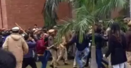 പൗരത്വ ഭേദഗതി നിയമം: 'ഹിന്ദുക്കള്‍ പൗരത്വ ബില്ലിനെതിരെ' ഹാഷ്ടാഗ് ക്യാംപെയ്ന്‍; കെട്ടടങ്ങാതെ പ്രതിഷേധം
