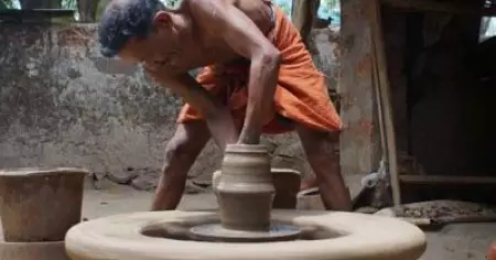 സര്‍ക്കാരിന് ബുദ്ധിമുട്ടുണ്ടാക്കാനല്ല; പക്ഷെ ഞങ്ങള്‍ക്കും ജീവിക്കേണ്ടേ? അവകാശപ്പോരാട്ടത്തിനൊരുങ്ങി കുംഭാരസമുദായം
