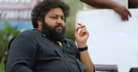 ഒരു സ്ഥാപനവും അത് പൊളിക്കാനും സംരക്ഷിക്കാനുമായി നില്‍ക്കുന്ന രണ്ടുതട്ടിലുള്ള ആളുകളുമാണ് ആ സിനിമയുടെ വിഷയം: ലിജോ ജോസ് പെല്ലിശ്ശേരി