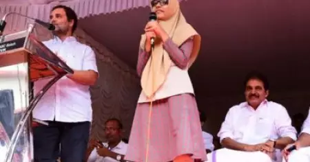 'ഒരു പൊട്ട ചോദ്യം, അല്ലെങ്കില്‍ ഒരു മണ്ടന്‍ ചോദ്യം എന്നുപറയുന്ന ഒരു സംഭവമില്ല'; രാഹുലിന്റെ പ്രസംഗം പരിഭാഷപ്പെടുത്തി താരമായി സഫ; ചോക്ലേറ്റ് നല്‍കി രാഹുല്‍