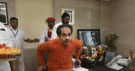 കര്‍ണാടക മാതൃകയില്‍ മഹാരാഷ്ട്രയില്‍ തിരിച്ചുവരവിന് ബി.ജെ.പി; 'ഓപ്പറേഷന്‍ കമല'യ്ക്കു ബദലൊരുക്കി കോണ്‍ഗ്രസും എന്‍.സി.പിയും; പദ്ധതികള്‍ ഇങ്ങനെ