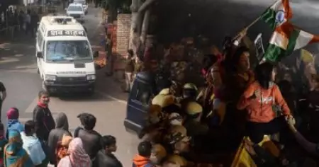 ഉന്നാവോ ലൈംഗികാതിക്രമണം: യുവതിയുടെ സംസ്‌കാരം രാവിലെ; രാജ്യത്താകമാനം പ്രതിഷേധം ശക്തം