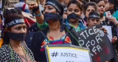 യോഗി ആദിത്യനാഥ് എത്താതെ മൃതദേഹം സംസ്‌കരിക്കില്ല; നിലപാടിലുറച്ച് ഉന്നാവോ പെണ്‍കുട്ടിയുടെ കുടുംബം