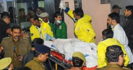 ഉന്നാവില്‍ ലൈംഗികാതിക്രമത്തിന് ഇരയായ യുവതിയെ തീകൊളുത്തിയ സംഭവം: യുവതിയുടെ നില അതീവ ഗുരുതരം; വെന്റിലേറ്ററില്‍ തുടരുന്നു