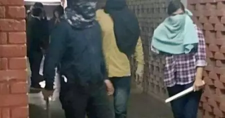 ജെ.എന്‍.യു ആക്രമണം; പ്രചരിക്കുന്ന ചിത്രങ്ങള്‍ തന്റേതല്ലെന്ന് എ.ബി.വി.പി നേതാവ് കോമള്‍ ശര്‍മ്മ; സംഭവം നടക്കുമ്പോള്‍ കോമളിന്റെ ഫോണ്‍ സ്വിച്ച് ഓഫ് ആയിരുന്നുവെന്ന് പൊലീസ്