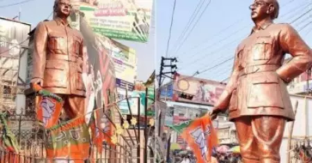 സുഭാഷ് ചന്ദ്രബോസിന്റെ പ്രതിമയുടെ കൈയില്‍ ബി.ജെ.പി കൊടി; വിമര്‍ശനവുമായി ബി.ജെ.പി നേതാവായ നേതാജിയുടെ അനന്തരവന്‍; പാര്‍ട്ടി വിടേണ്ടി വരുമെന്ന് മുന്നറിയിപ്പ്