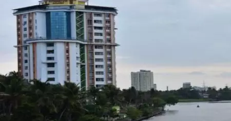 മരടിലെ ബാക്കിയുള്ള രണ്ട് ഫളാറ്റുകള്‍  ഇന്ന് പൊളിക്കും; ജനവാസ പ്രദേശത്തല്ലാത്തതിനാല്‍ വെല്ലുവിളികള്‍ കുറവ്