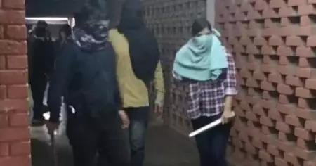 'സി.സി.ടിവി ദൃശ്യങ്ങള്‍ പൊലീസിന്റെ പക്കല്‍'; ജെ.എന്‍.യു അക്രമത്തിന്റെ ദൃശ്യങ്ങള്‍ ലഭ്യമല്ലെന്ന ദല്‍ഹിപൊലീസിന്റെ വാദം തള്ളി ജെ.എന്‍.യു അധികൃതര്‍