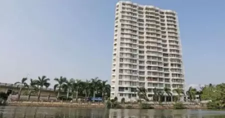 മരട് ഫ്‌ളാറ്റ് പൊളിക്കല്‍; സ്‌ഫോടക വസ്തുക്കള്‍ നിറച്ചു തുടങ്ങി; പ്രകമ്പനം അളക്കാന്‍ ഐ.ഐ.ടി സംഘം