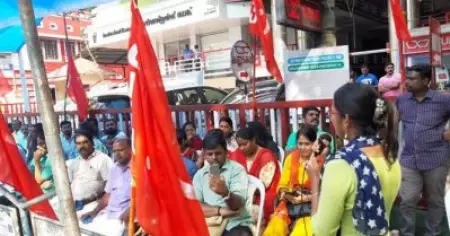 മാനേജ്മെന്റ് അനുകൂല തൊഴിലാളികളെ ഉപയോഗിച്ച് മുത്തൂറ്റ് ഗ്രൂപ്പിന്റെ 'റൈറ്റ് ടു വര്‍ക്ക് നാടകം'; 166 ജീവനക്കാരെ ഒറ്റരാത്രി കൊണ്ട് പുറത്താക്കിയവരുടെ തൊഴിലാളി സ്നേഹം പ്രഹസനമെന്ന് സമരക്കാര്‍