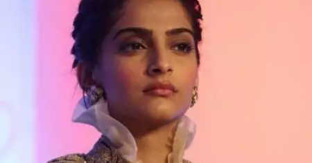 'നിങ്ങളെത്ര ധീരരാണ് കുട്ടികളെ'; ജെ.എന്‍.യു അക്രമത്തില്‍ പ്രതികരിച്ച് സോനം കപൂര്‍