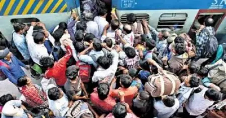 പൊലീസ് പരീക്ഷയ്ക്ക് പോയവര്‍ അക്രമാസക്തരായി; രാജധാനി ട്രെയിനിന് നേരെ കല്ലേറ്