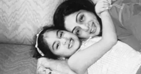 'മിസ് യൂ അമ്മ; ഓരോ ദിവസവും ഞാന്‍ അമ്മയെ ഓര്‍ക്കുന്നു'; രണ്ടാം ചരമവാര്‍ഷികത്തില്‍ 
ശ്രീദേവിയുമൊത്തുള്ള ഓര്‍മ്മകള്‍ പങ്കുവെച്ച് ജാന്‍വി കപൂര്‍
