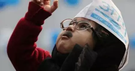'ദ ബേബി കെജ്‌രിവാള്‍'; കുഞ്ഞന്‍ മീശ വരച്ച് വട്ട കണ്ണടവെച്ചെത്തിയ കുഞ്ഞുകെജ്‌രിവാള്‍ ആരായിരുന്നു