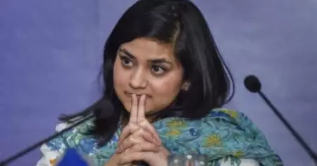 'നമസ്‌തേ ട്രംപ്, ദല്‍ഹി കത്തിയെരിയുമ്പോഴും 80 ലക്ഷംപേര്‍ അവകാശത്തിനായി പൊരുതിമ്പോഴും നിങ്ങള്‍ സല്‍ക്കാരത്തിന്റെ തിരക്കിലാണല്ലോ'; കേന്ദ്രത്തിനെതിരെ മെഹബൂബ മുഫ്തിയുടെ മകള്‍