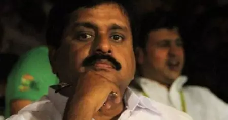 മുന്‍മന്ത്രി വി.എസ് ശിവകുമാറിനെ ഒന്നാം പ്രതിയാക്കി എഫ്.ഐ.ആര്‍: വീട്ടില്‍ റെയ്ഡ് നടത്തി വിജിലന്‍സ്