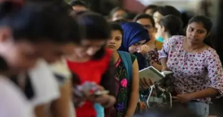 'പ്രണയിക്കുകയോ പ്രണയിച്ച് വിവാഹം ചെയ്യുകയോ ഇല്ല'; വാലന്റൈന്‍സ് ഡേയില്‍ വിദ്യാര്‍ത്ഥിനികളെക്കൊണ്ട് പ്രതിജ്ഞ ചെയ്യിപ്പിച്ച് അധ്യാപകര്‍