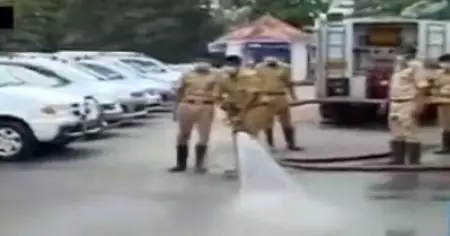 ജനതാ കര്‍ഫ്യൂവിലും കേരള മോഡല്‍; വീടും പരിസരവും ശുചിയാക്കി മലയാളികള്‍