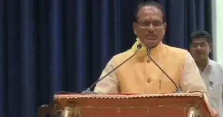 സത്യപ്രതിജ്ഞ ചെയ്ത് അധികാരമേറ്റതിന് പിന്നാലെ സി.എ.എ അനുകൂല റാലിയ്ക്കിടെ ബി.ജെ.പി പ്രവര്‍ത്തകനെ തല്ലിയ വനിതാ കളക്ടറെ സ്ഥലം മാറ്റി ശിവരാജ് സിംഗ് ചൗഹാന്‍