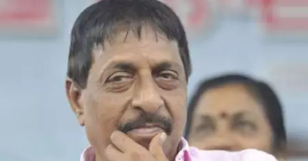 'വൈറ്റമിന്‍ സി കൊവിഡിന് പ്രതിവിധി, ജയിലില്‍ കിടക്കാന്‍ താത്പര്യമില്ലാത്തതിനാല്‍ കൂടുതല്‍ പറയുന്നില്ല'; ശ്രീനിവാസന്റെ മാധ്യമത്തിലെ ലേഖനം സാമൂഹ്യദ്രോഹമെന്നും നടപടിയെടുക്കണമെന്നും ആരോഗ്യപ്രവര്‍ത്തകര്‍