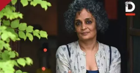 വിഡ്ഢി നാടകം മതിയാക്കൂ; ഉത്തരവാദിത്തവും ഹൃദയവുമുള്ള ഭരണമാണ്  വേണ്ടത്; കൊവിഡ് പശ്ചാത്തലത്തിൽ ശ്രദ്ധേയമായി അരുന്ധതി റോയിയുടെ വാക്കുകൾ