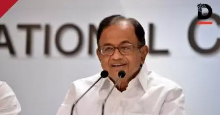 'ധനമന്ത്രിയ്ക്ക് കടം കൊടുക്കുന്നതും വാങ്ങുന്നതും ആരാണെന്നെങ്കിലും അറിയുമോ'?; പ്രഖ്യാപനങ്ങളിലെ പൊരുത്തക്കേടുകൾ ചൂണ്ടിക്കാണിച്ച് നിർമ്മല സീതാരാമിനെ വെട്ടിലാക്കി ചിദംബരം