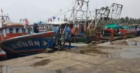 കൊവിഡ് സ്ഥിരീകരിച്ചയാള്‍ കറങ്ങി നടന്നത് രണ്ടു ദിവസം; കോഴിക്കോട് ഹാര്‍ബര്‍ കണ്ടെയ്ന്‍മെന്റ് സോണില്‍; മത്സ്യത്തൊഴിലാളികള്‍ക്കും പരിശോധന