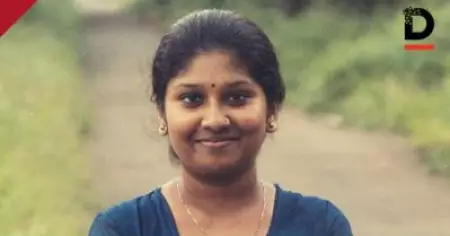 'ദളിതരാണ്, ഞങ്ങള്‍ക്കും അന്തസ്സോടെ ജീവിക്കേണ്ട?' അവഗണന സഹിച്ച് അനഘ പഞ്ചായത്ത് ഓഫീസ് കയറിയിറങ്ങിയത് രണ്ട് വര്‍ഷം