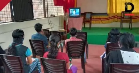 ഓണ്‍ലൈന്‍ ക്ലാസുകള്‍ക്ക് കഴുത്തറുപ്പന്‍ വിലയിടുന്ന സ്വകാര്യ സ്‌കൂളുകളുടെ ശ്രദ്ധയ്ക്ക്: ഒന്ന് കേള്‍ക്കണം ഈ രക്ഷിതാക്കളുടെ സങ്കട ഹരജി