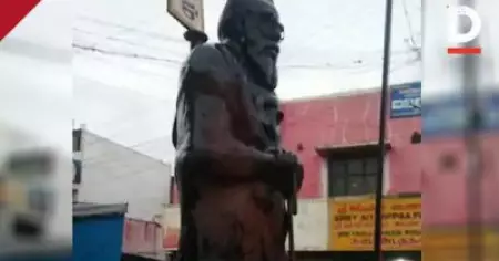 തമിഴ്‌നാട്ടില്‍ പെരിയാറിന്റെ പ്രതിമ കാവി ചായം ഒഴിച്ച് നശിപ്പിച്ച നിലയില്‍; പ്രതികളെ ഉടന്‍ പിടികൂടണമെന്നാവശ്യപ്പെട്ട് പ്രതിഷേധം